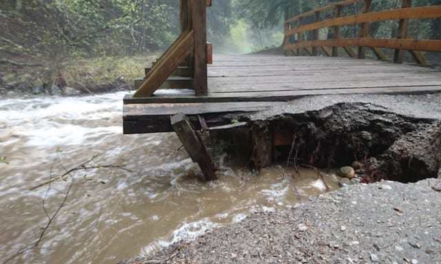 Flooding in Kelowna, bridge being swept away by rising creek levels