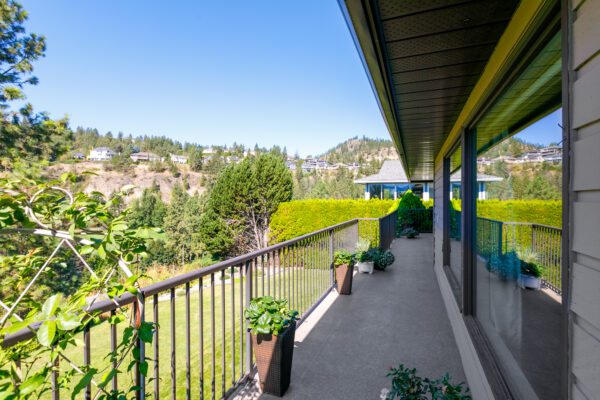 935 Monashee Place deck view