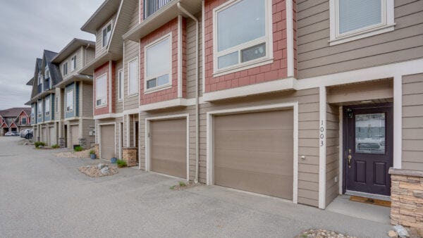 3 bedroom 3 bathroom townhouse 1003 4900 Heritage Drive