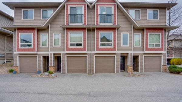 3 bedroom 3 bathroom townhouse 1003 4900 Heritage Drive